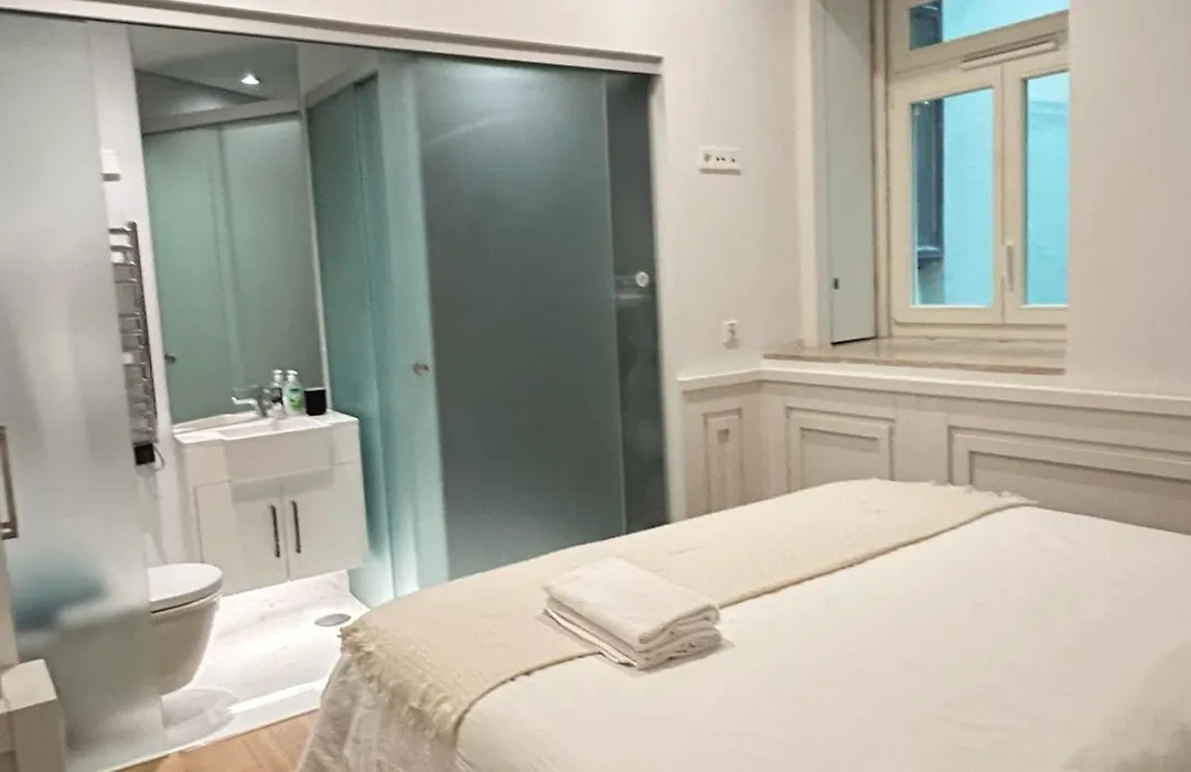 Suite In Shared House In Downtown Lisbon-1